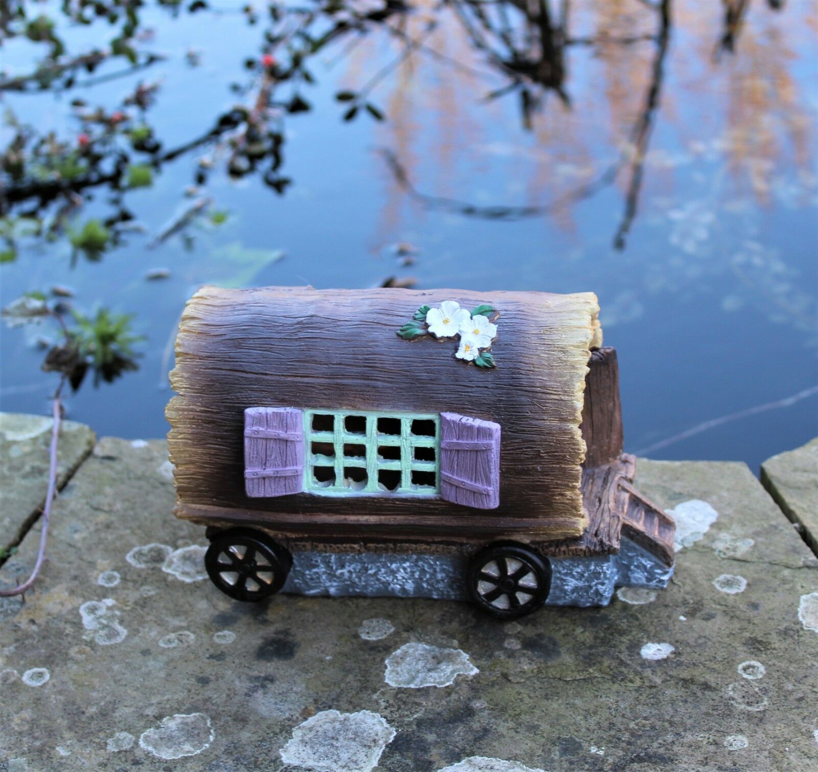 Solar Powered Small Fairy Log House - Wheels Design