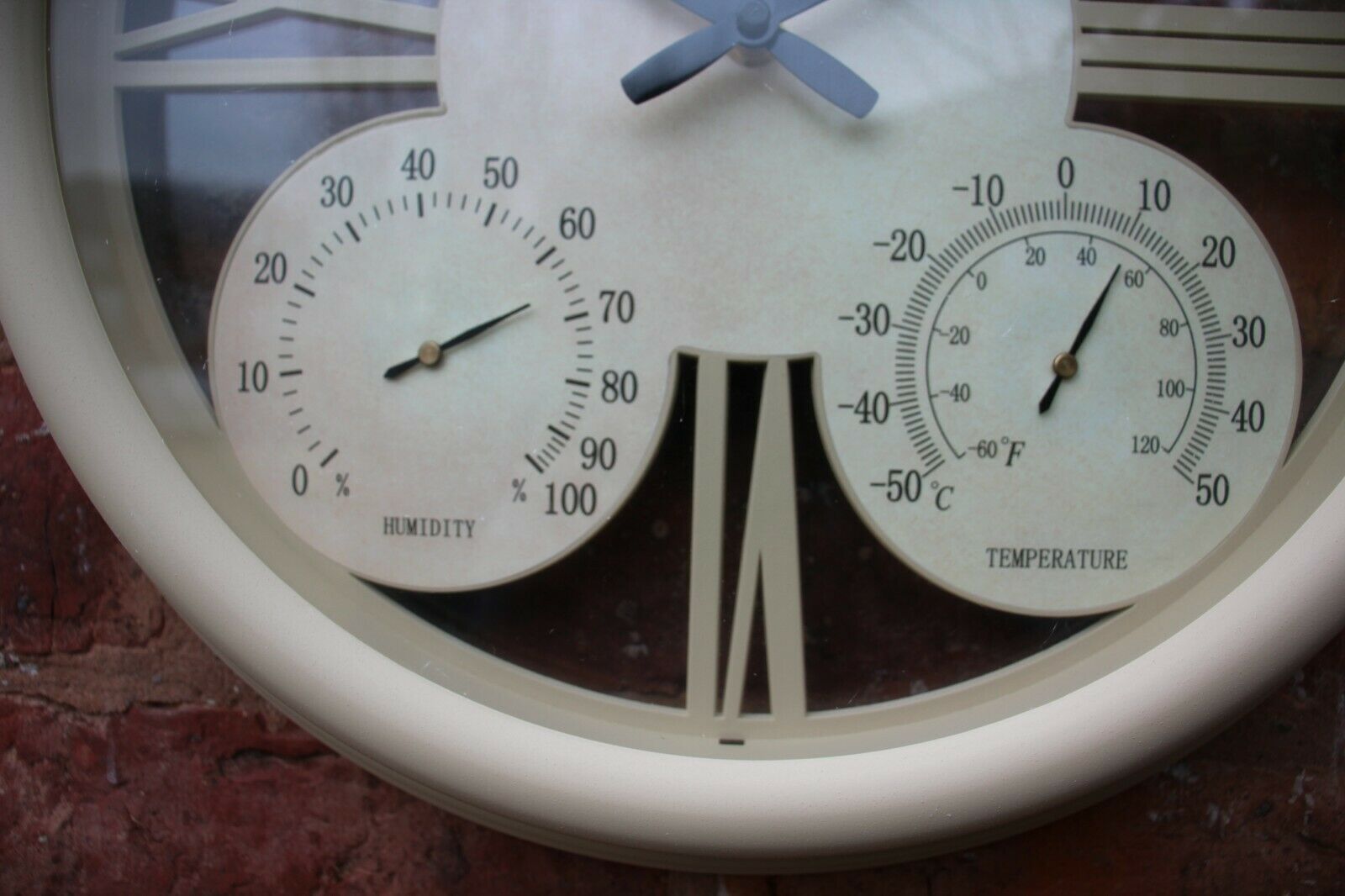 Vintage Styled Outdoor Garden Clock with Thermometer and Hygrometer