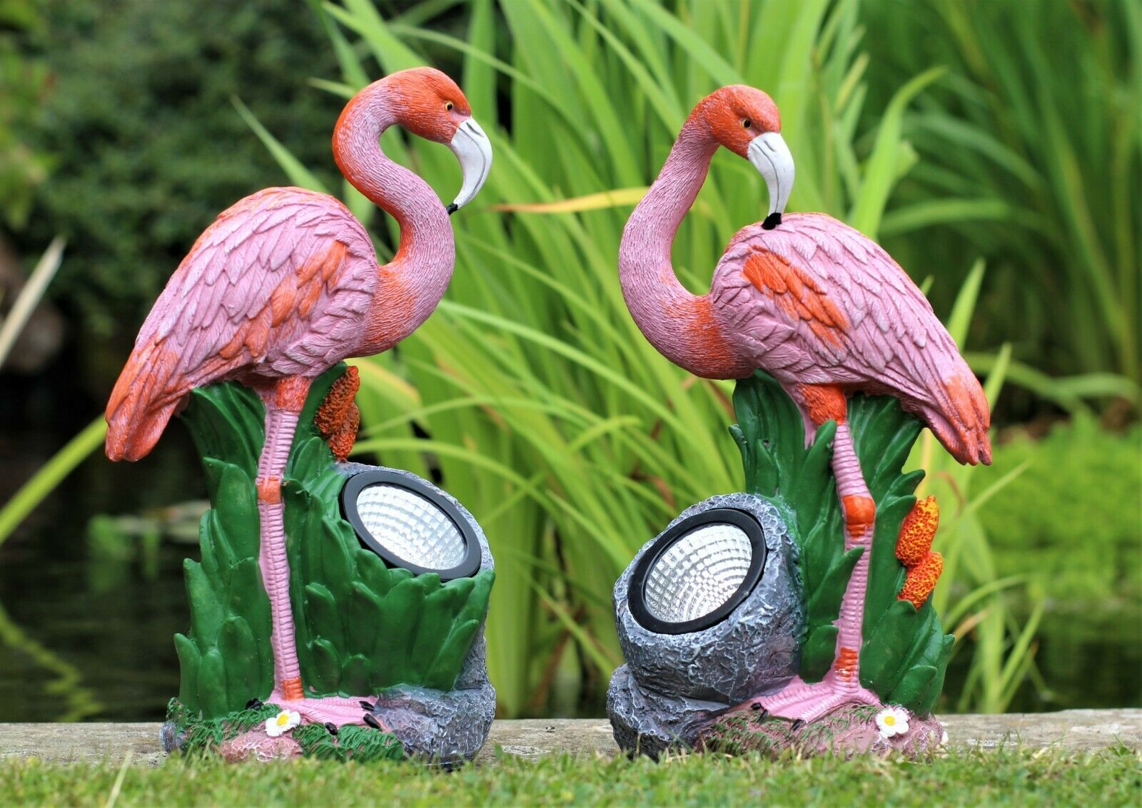 Pink Solar flamingo's