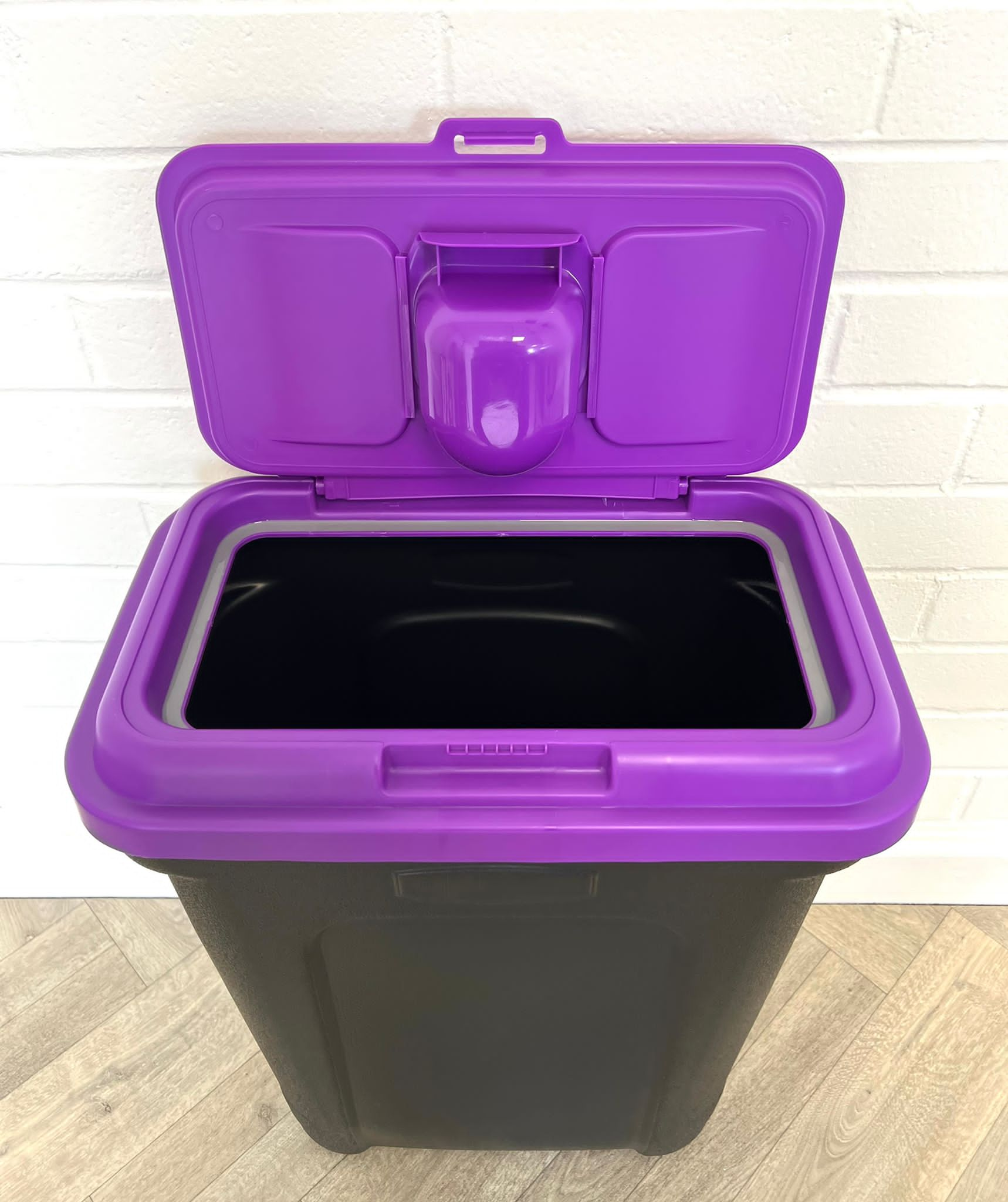 32L Pet Food Storage Container with Air Tight Seal